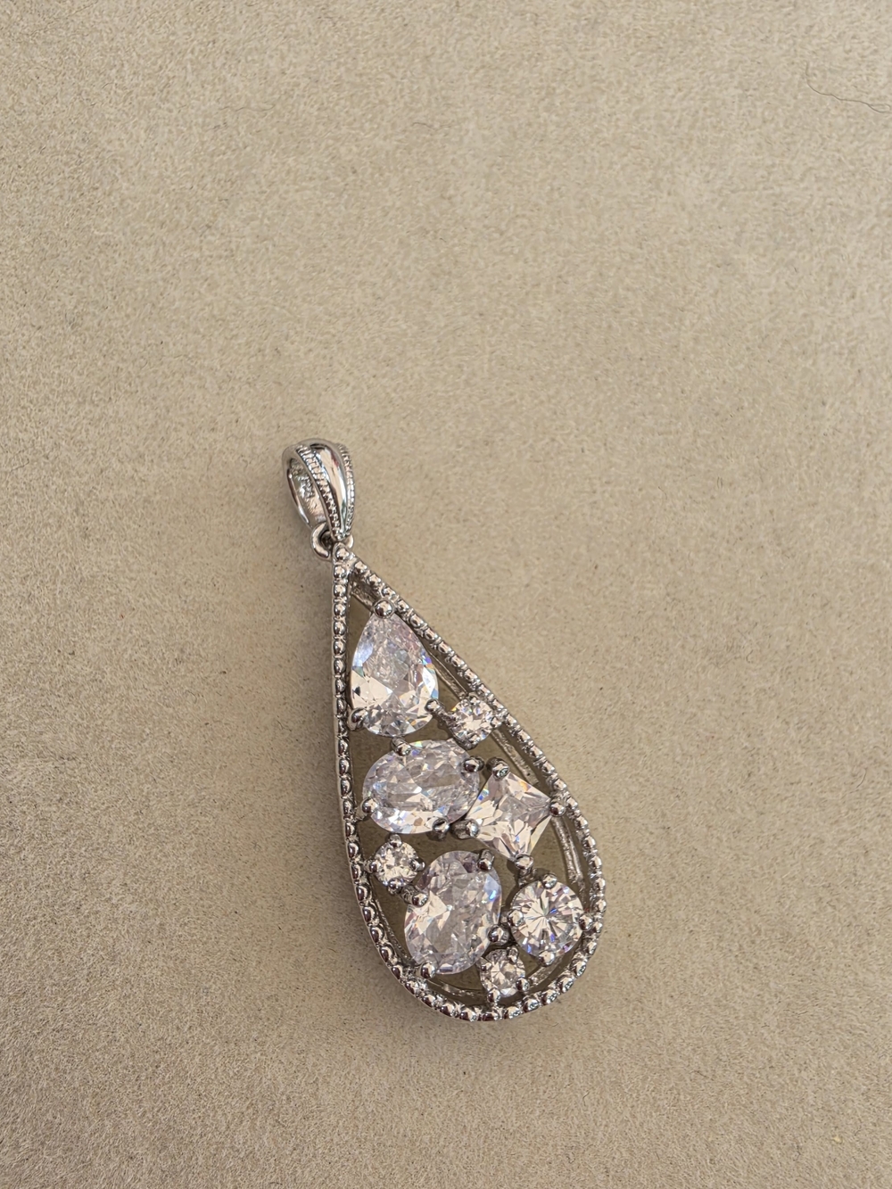 Teardrop Crystal Pendant Necklace - 6.86g
